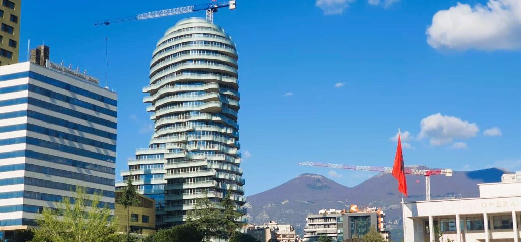 🏙️ Apartment 1+1 for Sale at TIRANA'S ROCK – Skënderbej Square, Tirana📍