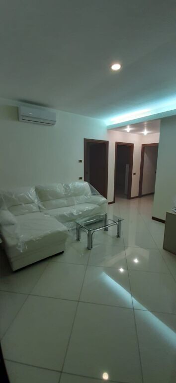 🏢Ex Kinostudio, vicino al Giardino Lala, affittasi appartamento 1+1+angolo cottura, arredato. 45.000 Leke
