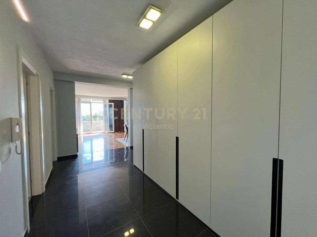 ESCLUSIVO! VENDESI APPARTAMENTO LUSSO 2+1+2 BAGNI + 80M2 VERANDA E 1 GARAGE SULLA SPIAGGIA ILIRIA DURRES!