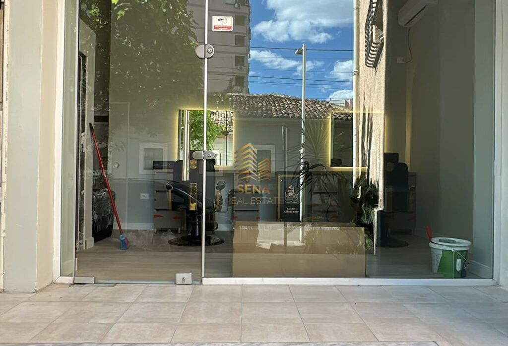 For sale, Business Premises, Center-Barricades Street, 145,000 Euro