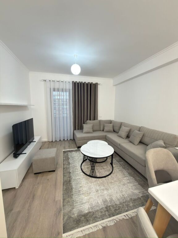 Jepet me qira 2+1+2+parking tek Oasis Unaza e Re