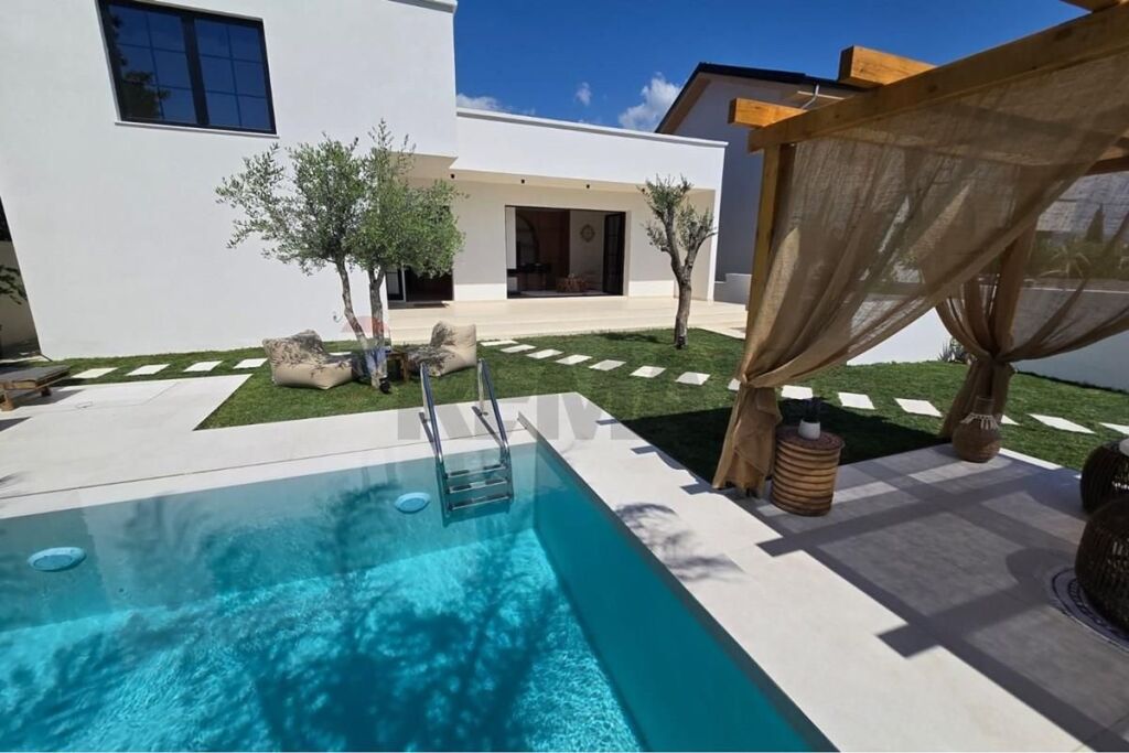 One-story villa for sale in Paskuqan