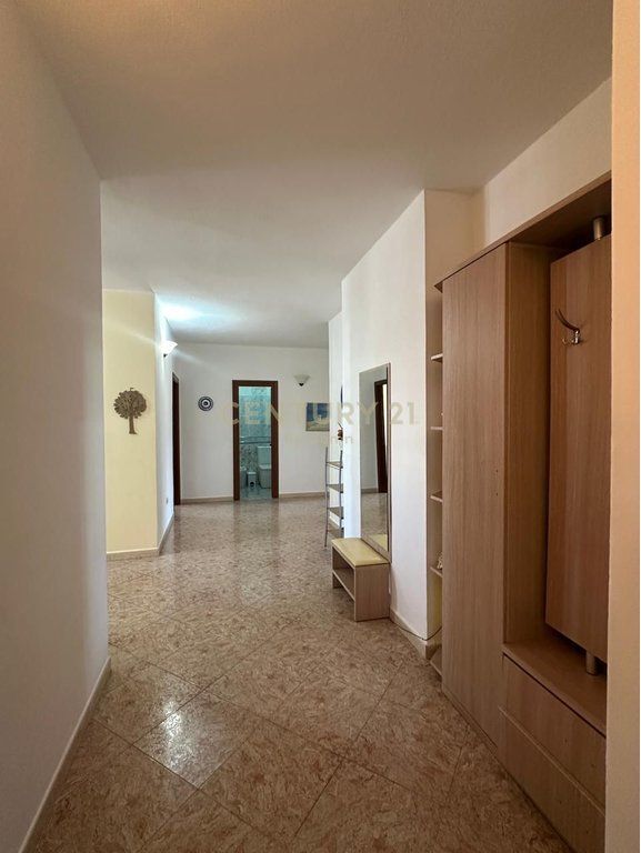 Appartamento 2+1+2 In Affitto al Mercato di frutta e verdura, Durrës - 450€ | 138 m²