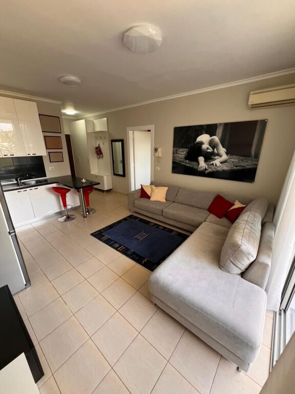 Apartament 1+1 + Post Parkimi me Qira – Liqeni i Thatë, Pranë Rrugës Peti