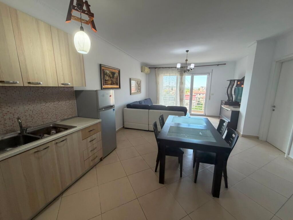 Jepet me qira Apartament 1+1 ne astir