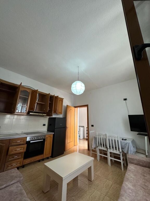APARTAMENT 1+1. 30000 LEKE.QYTET STUDENTI