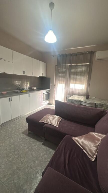 🏡 Jepet me Qera Apartament 2+1 ✨  📍 Rruga e Durrësit💰 Çmimi: 55.000 lekë/muaj