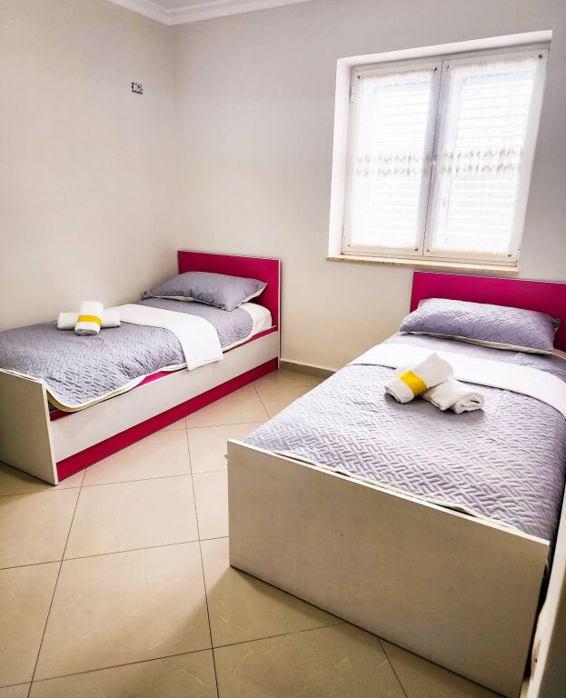 We rent a 3+1 apartment at Pazari i Ri