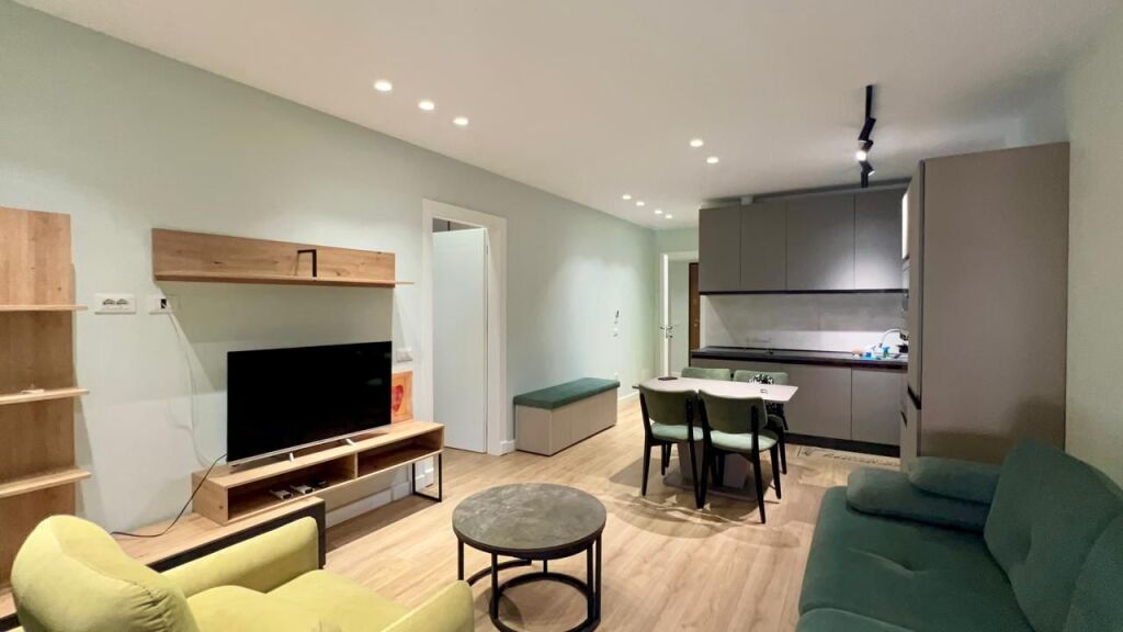 IN AFFITTO: Appartamento 1+1 📍 Komuna e Parisit (Vicino al Bar Oslo) – 2° Piano – 70.000 Lek/Mese – 70 m² – 100% Nuovo e Recentemente Ristrutturato ✨