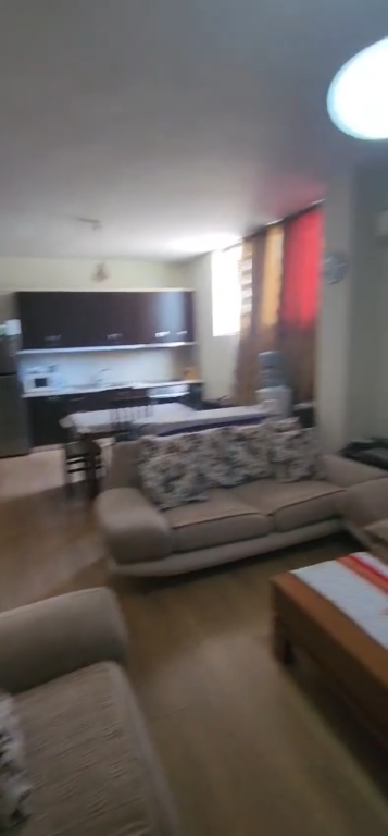 Affittasi appartamento 2+1 in affitto in Via Siri Kodra, vicino al Frigorifero.