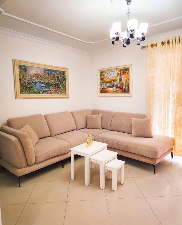 We rent a 3+1 apartment at Pazari i Ri