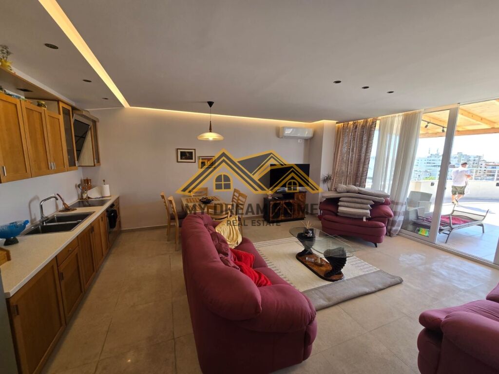 IN VENDITA MONOLOCALE CON PISCINA 3+1+2+ VERANDA SPIAGGIA DURRES COMPLESSO PRIVATO
