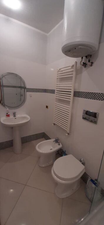 🏢Ex Kinostudio, vicino al Giardino Lala, affittasi appartamento 1+1+angolo cottura, arredato. 45.000 Leke
