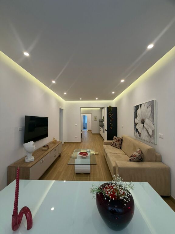 Jepet me qera apartament 1+1 i mobiluar tek Fakulteti Juridik