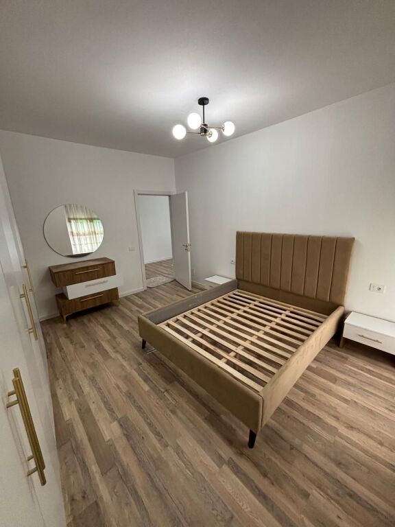 Jepet me qira Apartament 1+1   Rruga 5 Maji 550 euro