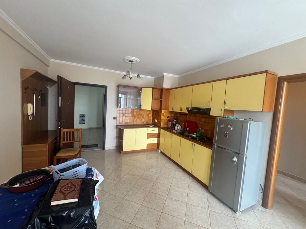 Jepet me qera apartament 1+1 te 21 Dhjetori te Joena