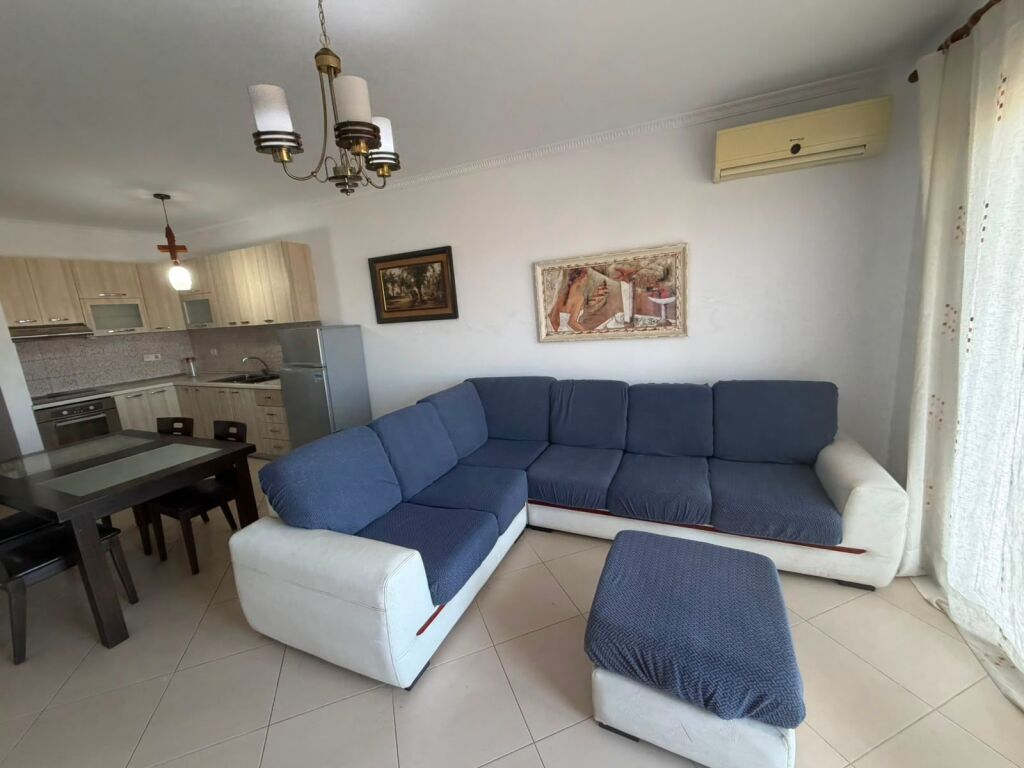 Jepet me qira Apartament 1+1 ne astir
