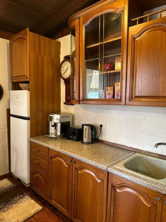 JEPET ME QERA APARTAMENT SHUME I BUKUR TEK PAZARI I RI , 650 EURO
