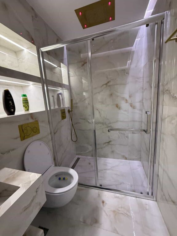 Garsioiere Me Qera Tek 21 Dhjetori (ID BG139) Tirane