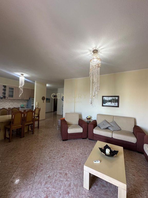 Appartamento 2+1+2 In Affitto al Mercato di frutta e verdura, Durrës - 450€ | 138 m²
