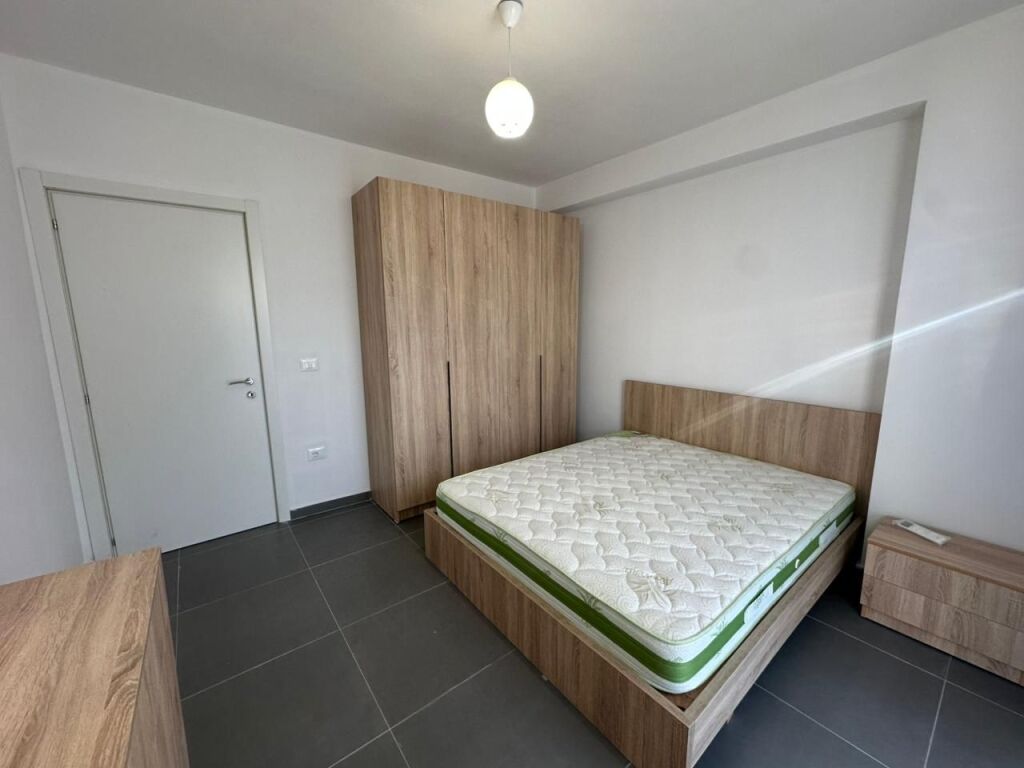 Apartament 3+1 per qira tek Rruga 5-Maji.