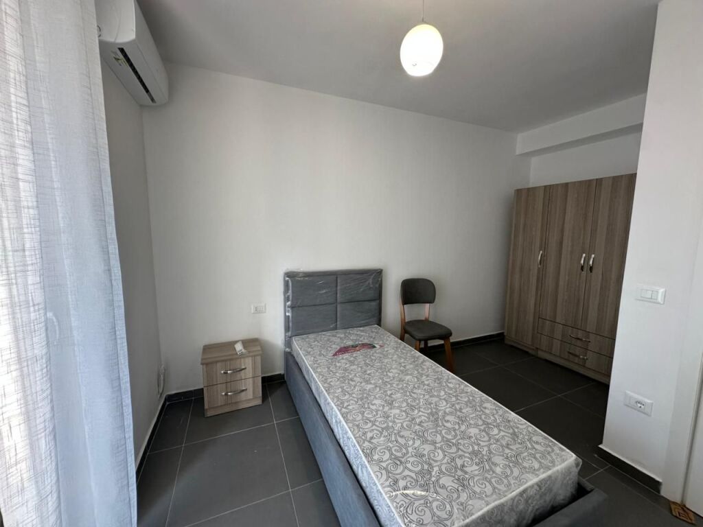 Apartament 3+1 per qira tek Rruga 5-Maji.