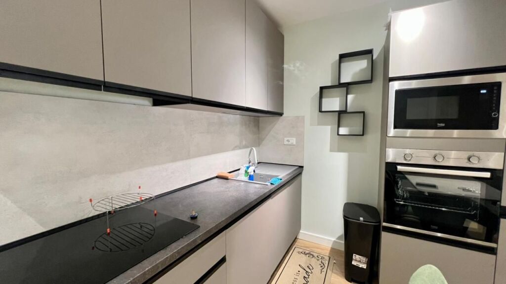 IN AFFITTO: Appartamento 1+1 📍 Komuna e Parisit (Vicino al Bar Oslo) – 2° Piano – 70.000 Lek/Mese – 70 m² – 100% Nuovo e Recentemente Ristrutturato ✨