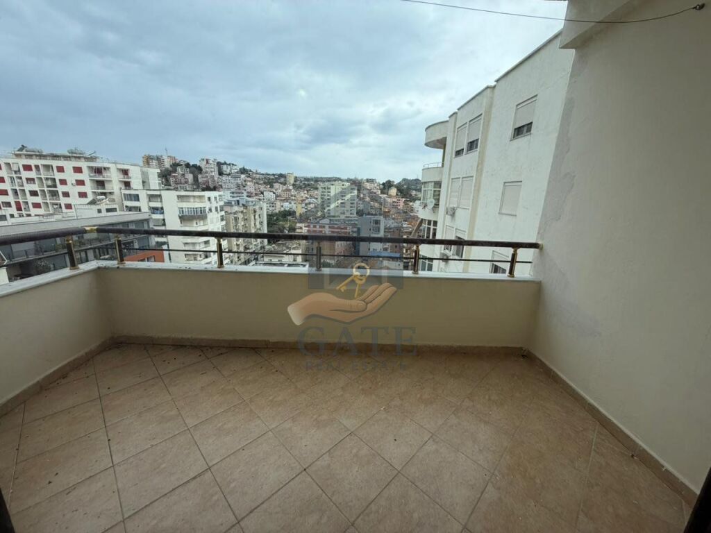In affitto, Appartamento 3+1+2 Balconi, Nel Centro di Durrës – Vicino alla Policlinica.