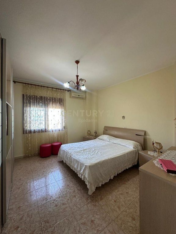 Appartamento 2+1+2 In Affitto al Mercato di frutta e verdura, Durrës - 450€ | 138 m²