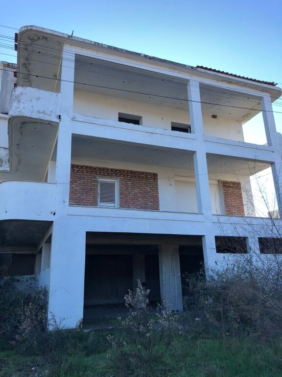 Casa su 3 piani con terreno di 1 dynym in vendita – Valas, Elbasan