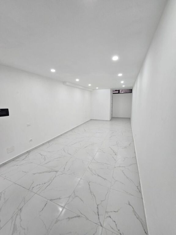 LOCALE COMMERCIALE IN VENDITA | VASIL SHANTO 📍 Vicino a KESH