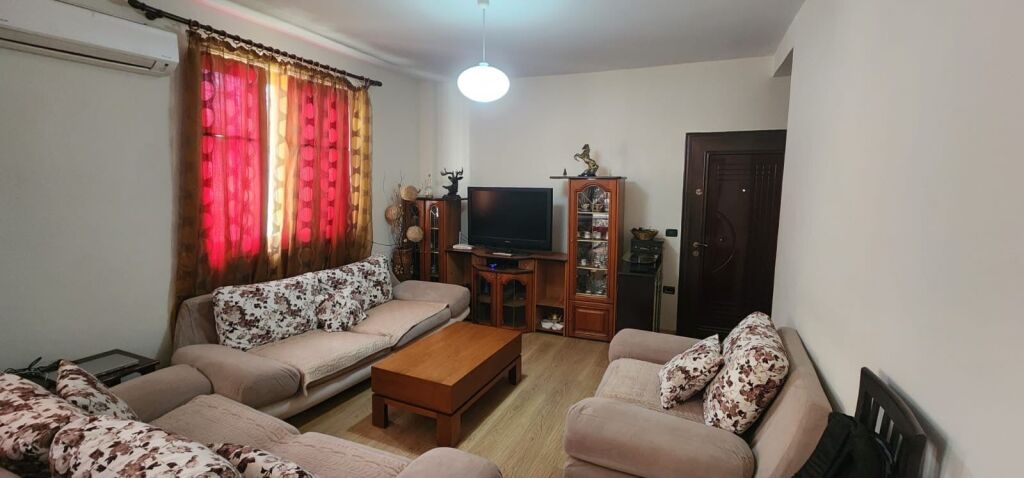 Apartament 2+1 per qira te Siri Kodra