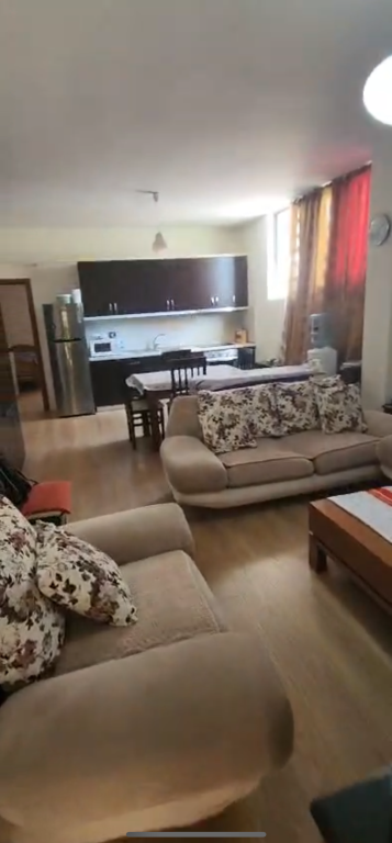 Affittasi appartamento 2+1 in affitto in Via Siri Kodra, vicino al Frigorifero.