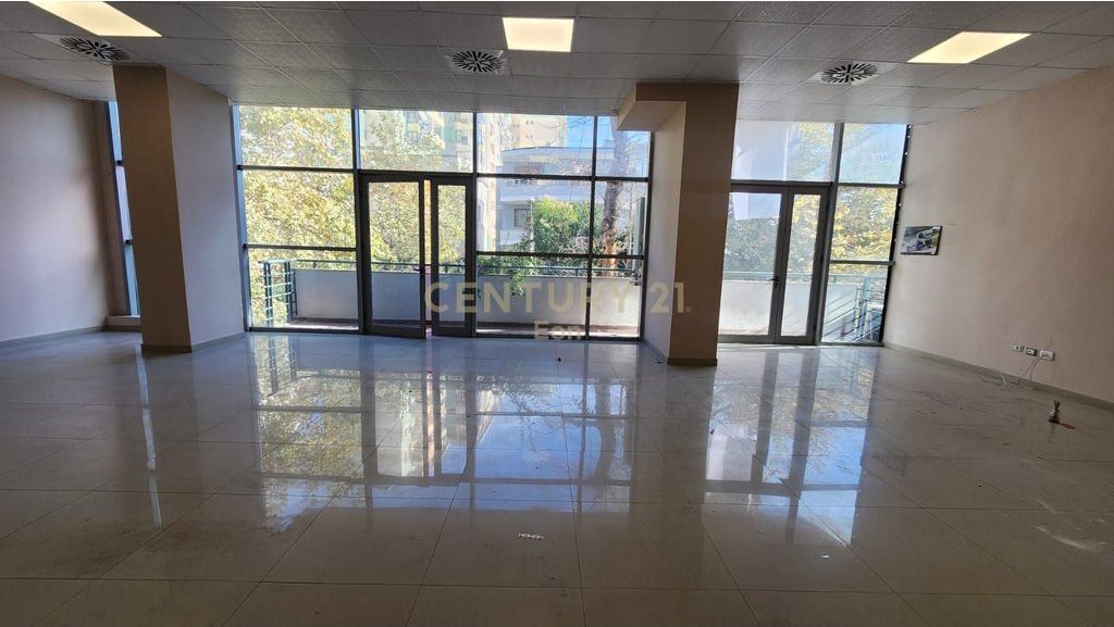 Locale Commerciale in Affitto nella zona dell'ex Distretto a Durrës !