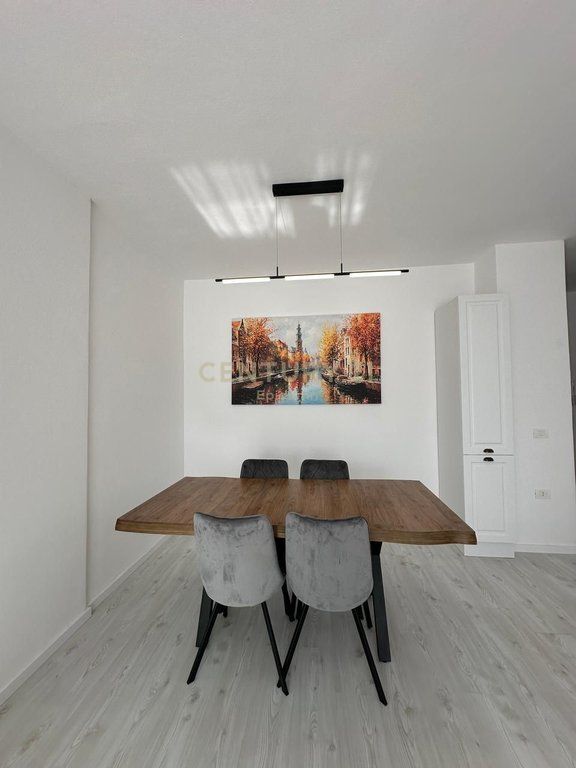 Appartamento 3+1+2 in affitto vicino al Mercato Industriale di Durazzo 800 € /Mese