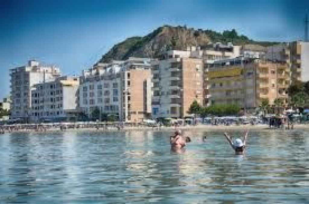 HOTEL IN VENDITA SULLA PRIMA FILA SULLA ROCCIA DI KAVAJA