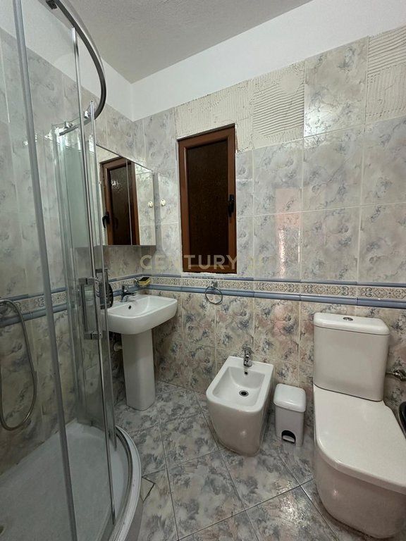 Appartamento 2+1+2 In Affitto al Mercato di frutta e verdura, Durrës - 450€ | 138 m²