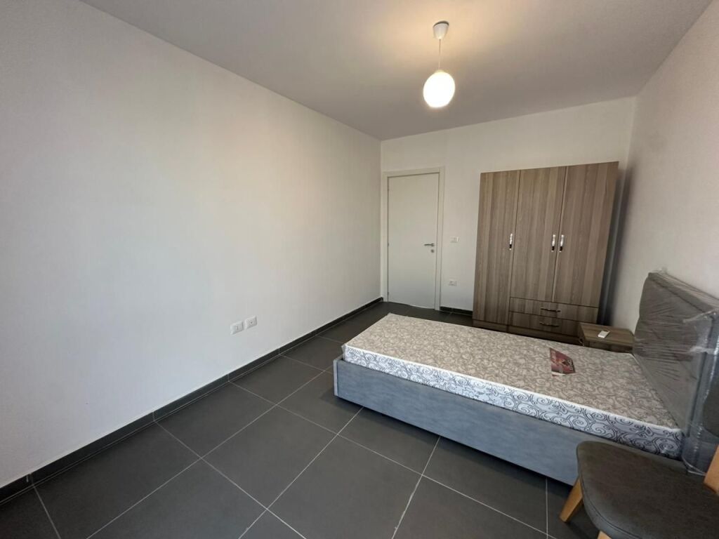 Apartament 3+1 per qira tek Rruga 5-Maji.