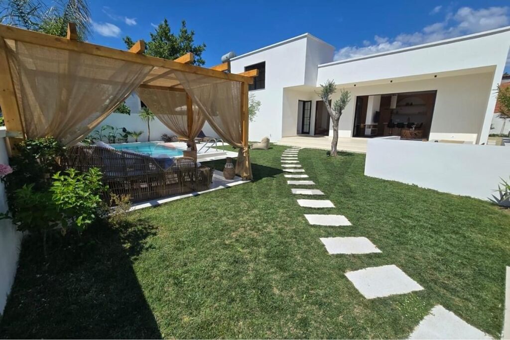 One-story villa for sale in Paskuqan