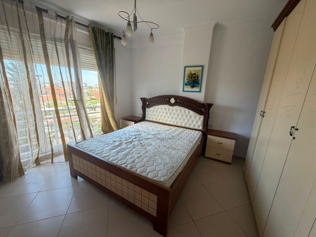Jepet me qira Apartament 1+1 ne astir