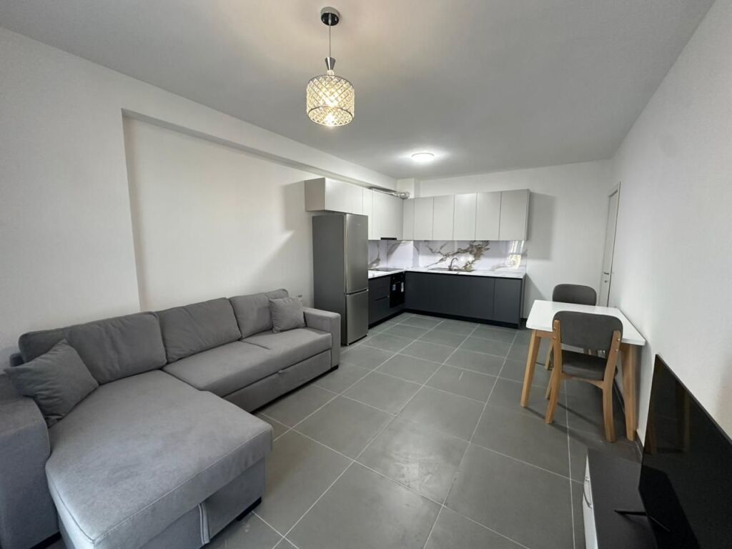Apartament 3+1 per qira tek Rruga 5-Maji.