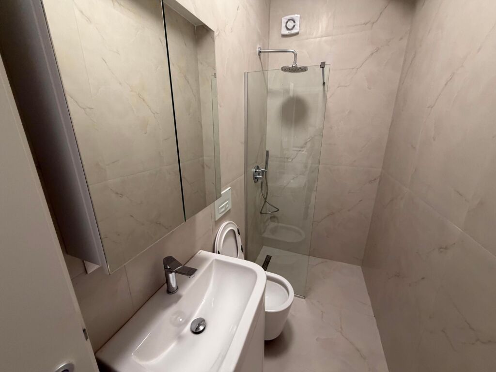 Appartamento 1+1 in Affitto – Ali Demi, Complesso Kadiu  📍 Posizione: Ali Demi, Complesso Kadiu