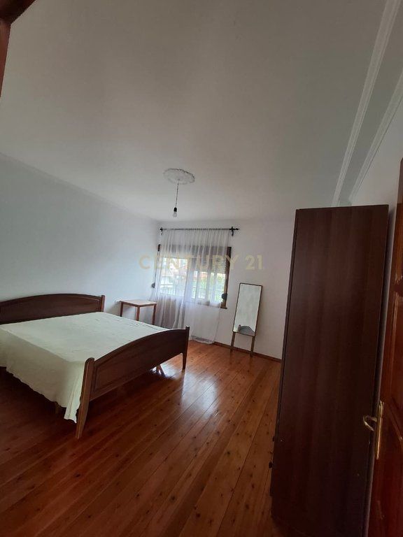 PIANO VILLA IN AFFITTO SITUATO AL RONDO DI SHKOZA! 450 € /Mese