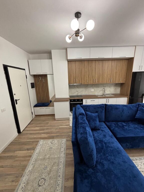 Jepet me qira Apartament 1+1   Rruga 5 Maji 550 euro