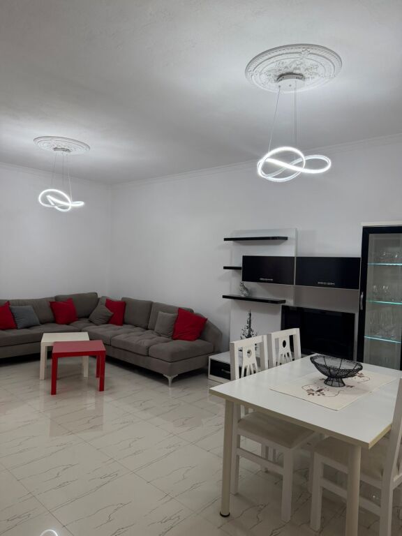 Affitto | Shtëpi private 2 + 1 | Sauk | 500 €/mese
