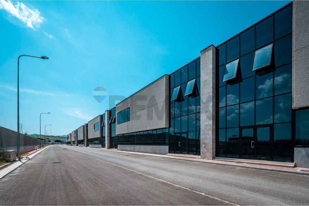 Capannone in vendita 700 m2