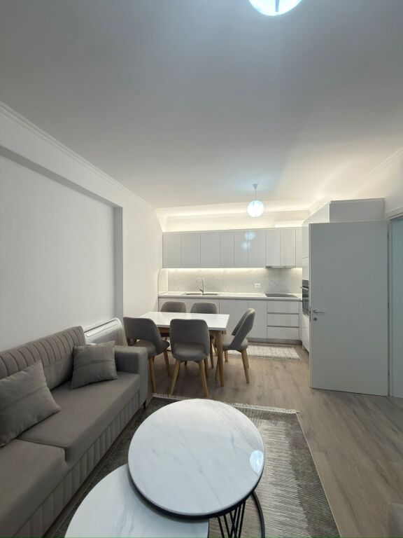 Jepet me qira 2+1+2+parking tek Oasis Unaza e Re