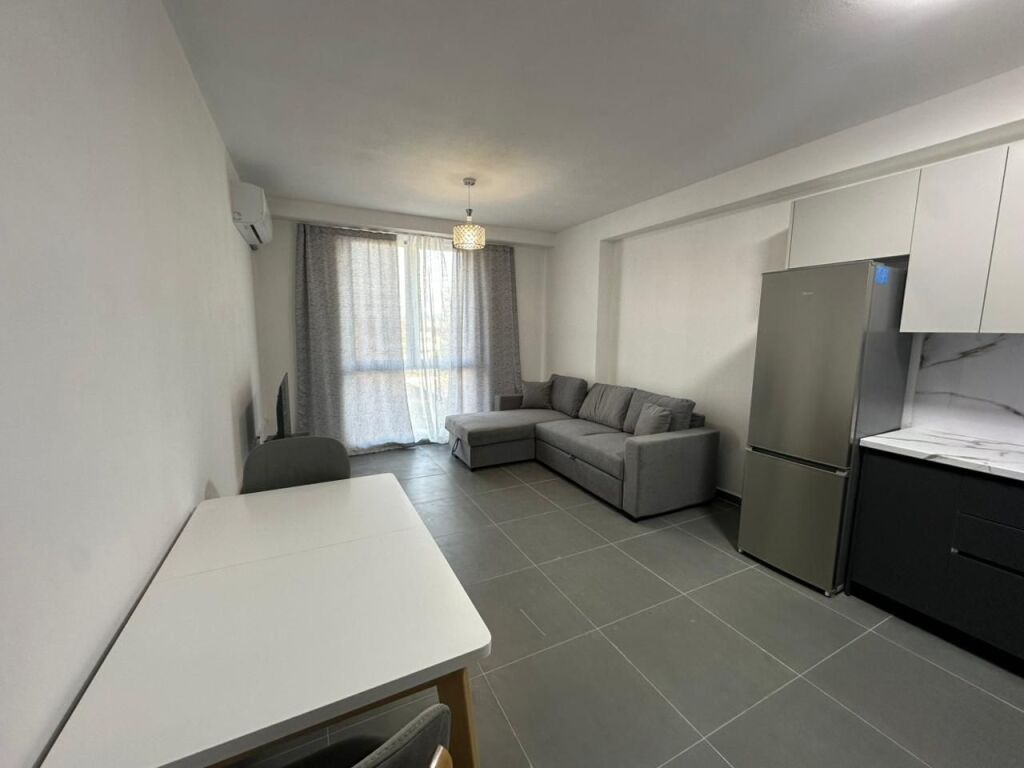 Apartament 3+1 per qira tek Rruga 5-Maji.