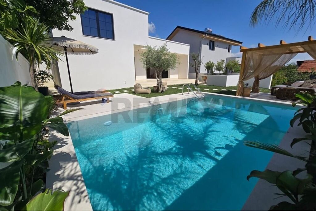 One-story villa for sale in Paskuqan