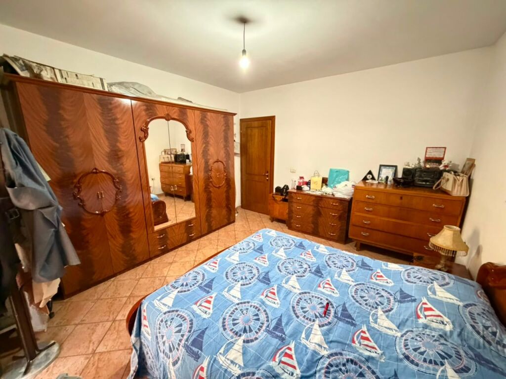 🏡 Jepet me qera apartament 1+1  📍 Adresa: Përballë Square 21💰 Çmimi: 45.000 lekë/muaj